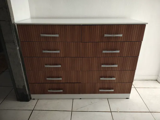 Cômoda com 10 gavetas. Parcelo em 3x no crédito pagamento na retirada
