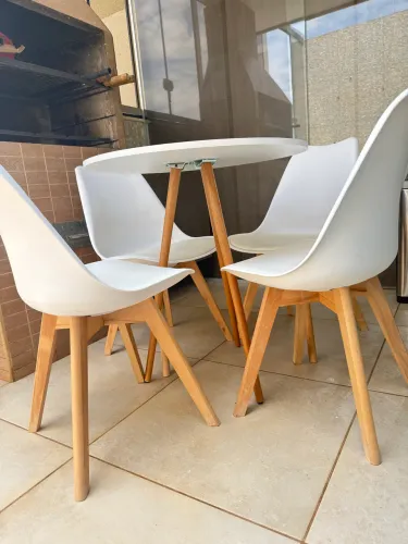 Mesa com cadeiras