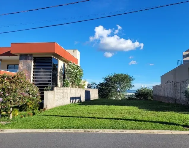 Lote Jardins Nápoles. Quadra 9. Rua Girassol. Direto com proprietário.