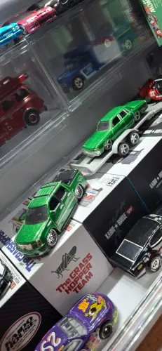 Maisto All Stars Elite Transport 2007 Cadillac Escalade EXT & 1987 Chevy Caprice