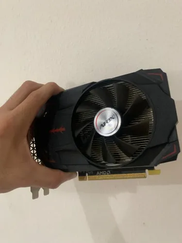 Placa de Vídeo RX 550 2GB GDDR5 HDMI / DVI-D / DisplayPort