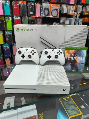 Xbox One S 1tb com 2 controles, usado com garantia