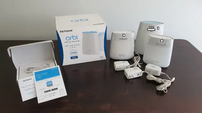 NETGEAR Orbi RBK43 - Wi-Fi Mesh Tri-Band AC2200 - Kit Completo com 3 Unidades