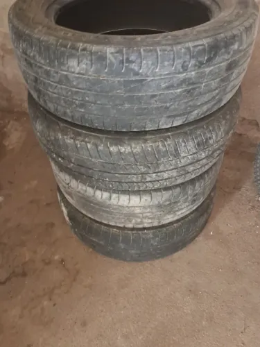 Vendo 4 pneus