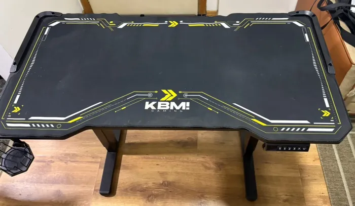 Mesa Gamer KBM! GAMING DG550, Preta com Regulagem de Altura Automática, Mousepad