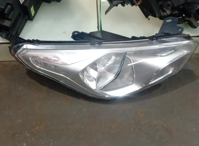 Farol do Ford Ka 2015