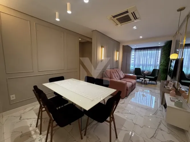 Apartamento mobiliado de 2 quartos com vaga no Canto do Forte, pronto para morar ou invest