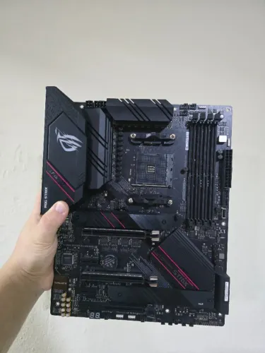 Placa mãe B550M - E ROG STRIX GAMING