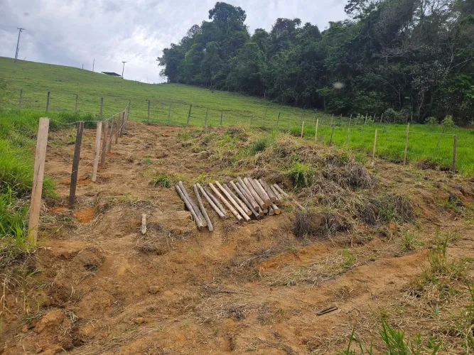 Vende-se lote 300m2 com água e energia , Distrito de Santa Maria jetiba, ao lado do IFES
