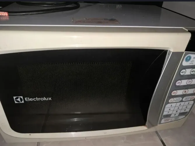 Micro-ondas eletrolux 20 litros com defeito (NÃO LIGA)