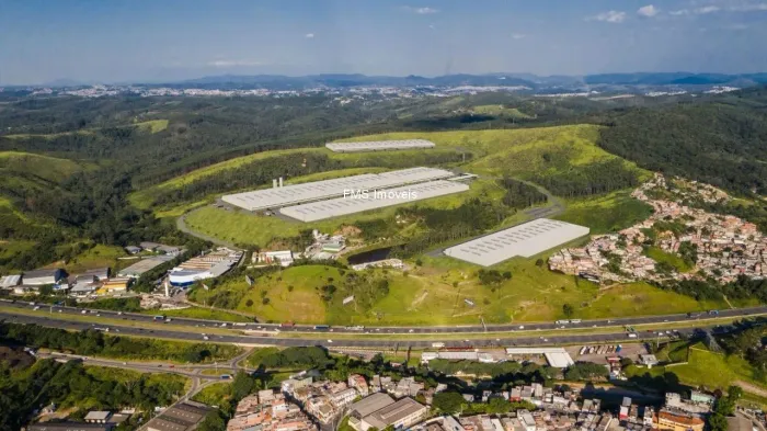 Galpão comercial para locação em Franco da Rocha-SP, Jardim das Colinas: 1 sala, 2 banheir