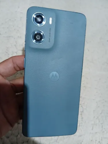 Vendo celular Motorola, para retirada de placa ,ou para colocar a tela e usar .