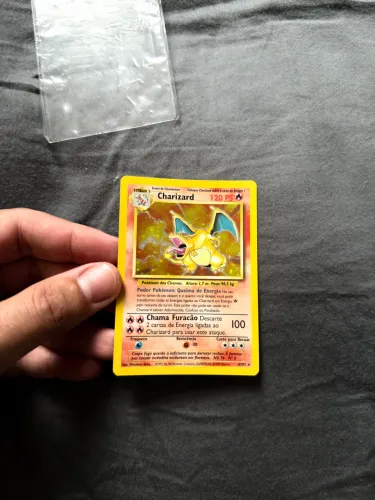 Carta Charizard (4/102)