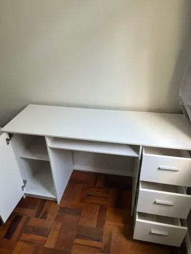 Escrivaninha branca funcional, Buscar na Trindade