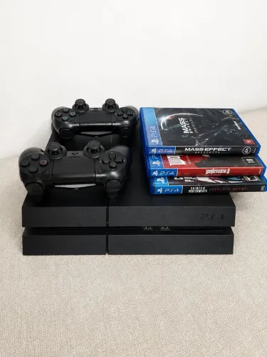 PlayStation 4 Fat 500GB + SSD 256GB + 2 Controles + 4 Jogos