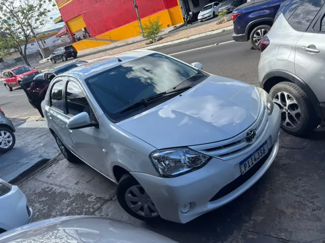 Toyota Etios XS Sedan 1.5 Flex 16V 4P Mec. 2016
