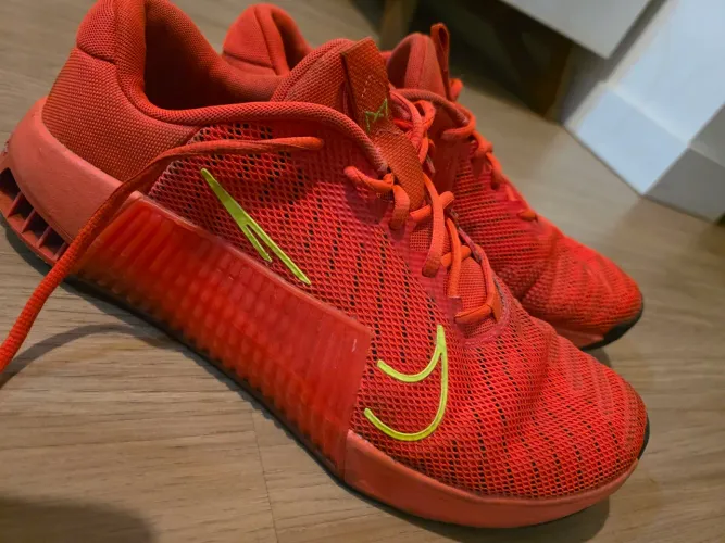 TÊNIS NIKE METCON 9 MASCULINO - VERMELHO NEON