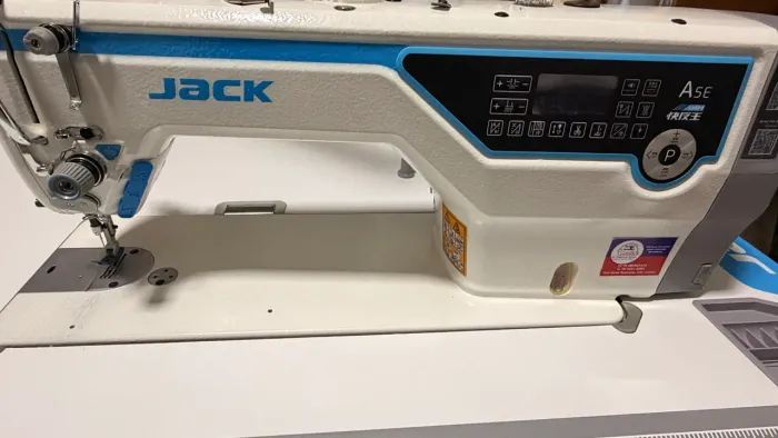 Máquina de costura eletrônica jack A5MH
