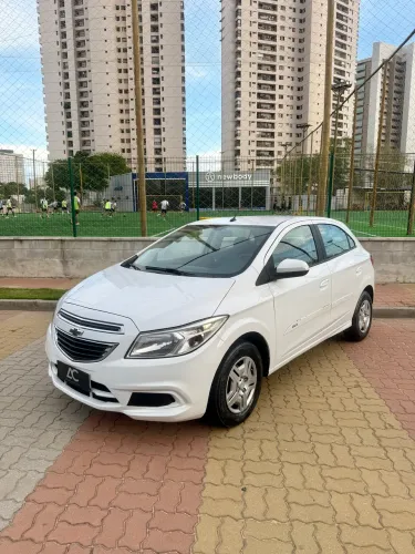 Chevrolet Onix Hatch LT 1.0 8V Flex Power Mec. 4P 2015