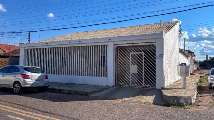 CASA PARA LOCAÇÃO - BAIRRO FLODOALDO PONTES PINTO / 3 SUITES, 1 ESCRITORIO