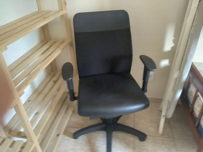 Cadeira de Escritório Giratória Ergonômica - (Newell Rubbemaid) - Preta