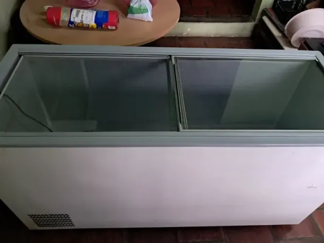 Freezer Horizontal GHDE-510 H  Dupla Ação 2 Tampas de Vidro Reto Deslizantes 532 L Gelopar