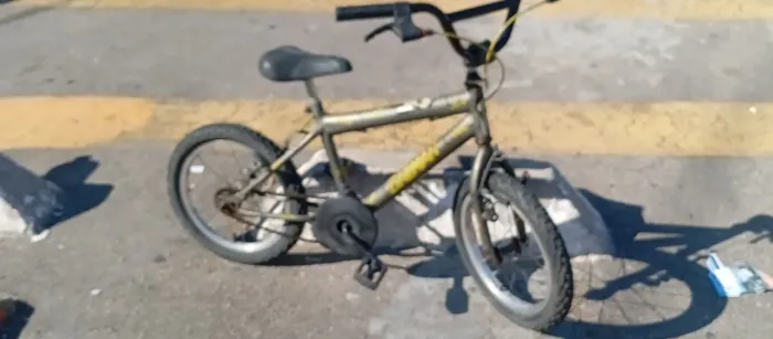 Vendo essa bike aro 16 de menino