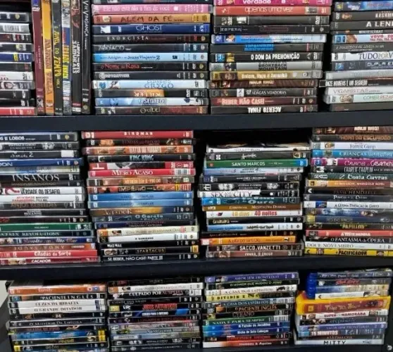 Lote com 10 DVDS sem escolha de título