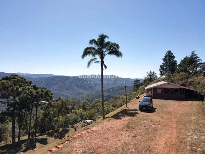 Casa com Terreno Plano à Venda na Região do Parque da Água Santa - Campos do Jordão/SP