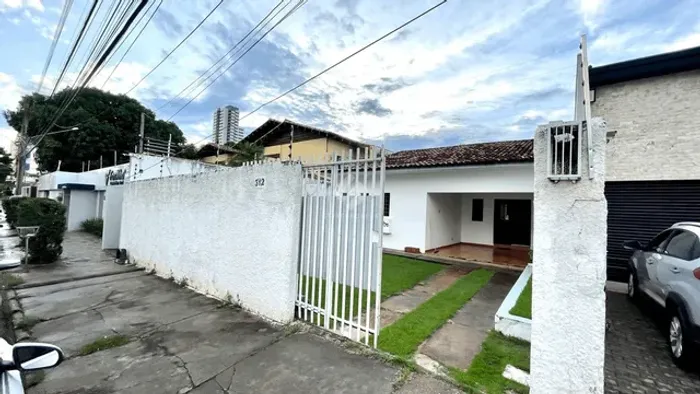 Casa Comercial no Bairro Jardim Cuiabá
