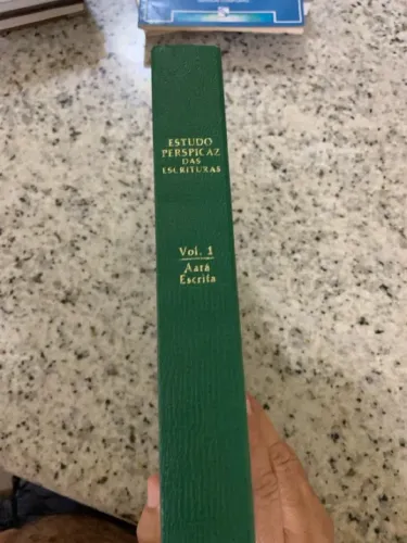 Livro Estudo Perspicaz das Escrituras !!