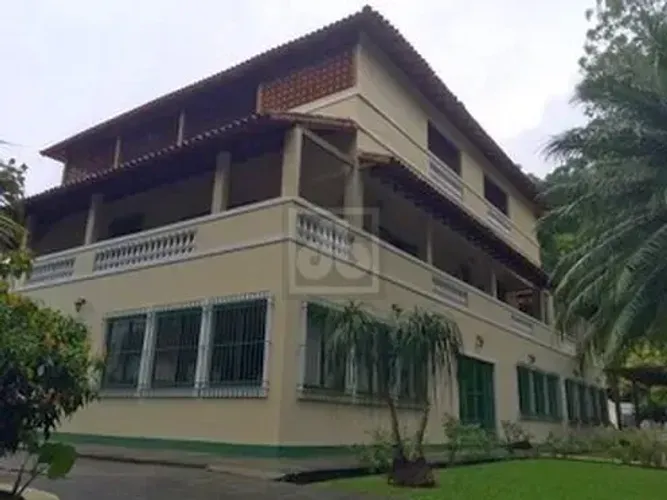 Cosme velho - Rua Indiana - Casa triplex centro terreno - Condomínio fechado - Terraço - S