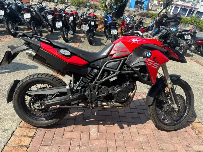 F 800 **impecável***