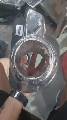 Acabamento Direito do Farol Renault Kwid