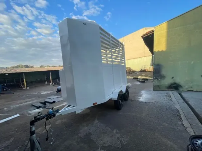 carreta para transporte de 1 cavalo