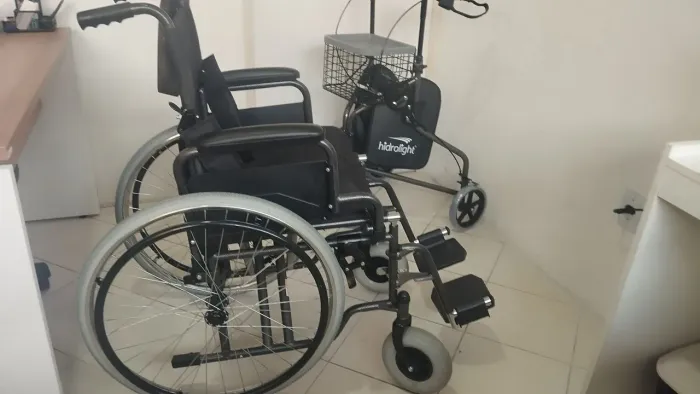 Locação de cadeira de rodas, banho, muletas, andador