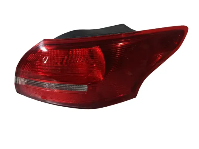 Lanterna Direita Focus 2015 A 2019 Sedan Usada Restaurada