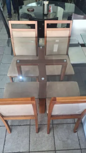 MESA DE MADEIRA COM TAMPO DE VIDRO SEMI-NOVA