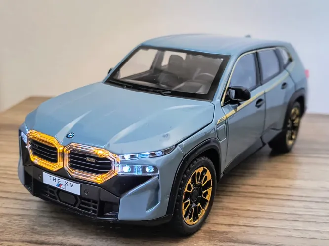 BMW XM - Carro de ferro Escala 1 24