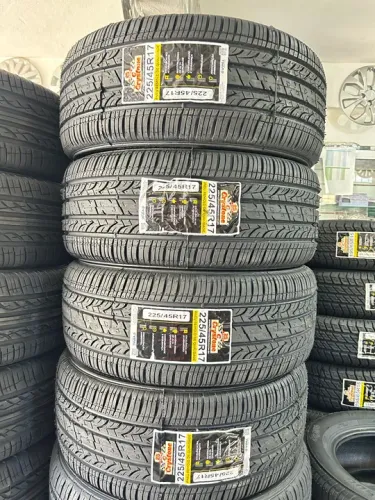 Jogo de Pneus 225/45R17 Crystone