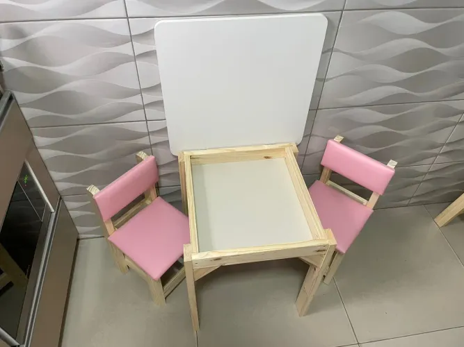 Mesa Infantil com 2 cadeiras