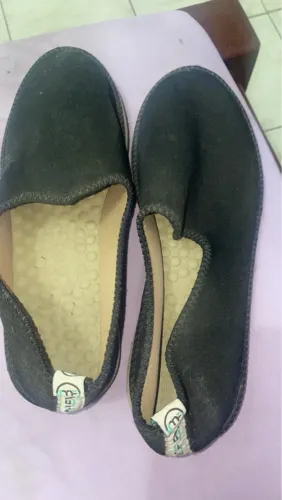 Sapatilha MUNDOFLEX com bolinhas ortopédicas.