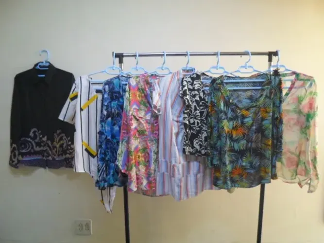 lote com 8 blusinhas femininas usadas