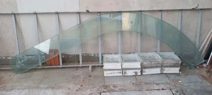 Molduras de vidro curvado
