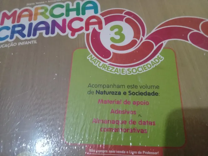 Livro didático Marcha Criança 3 - Natureza e Sociedade lacrado com material de apoio
