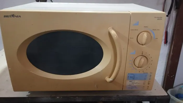 Vendo microondas, muito prático.