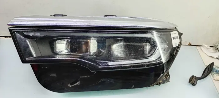 COM DETALHES Farol ESQUERDO Dodge Ram Rampage Laramie 2023/2   etq8606