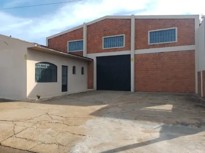 GALPÃO INDUSTRIAL EM  NOVA ESPERANÇA, 300m2, NA RODOVIA 