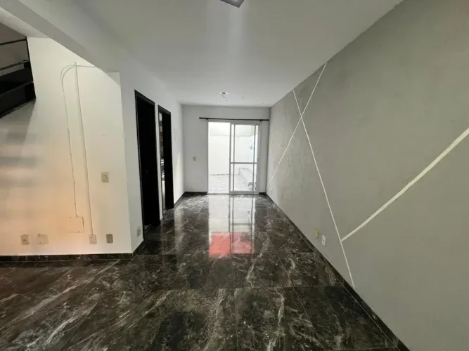 Casa em Condomínio à Venda em Jardim São Luís, com 3 quartos, 1 suíte e 2 Vagas