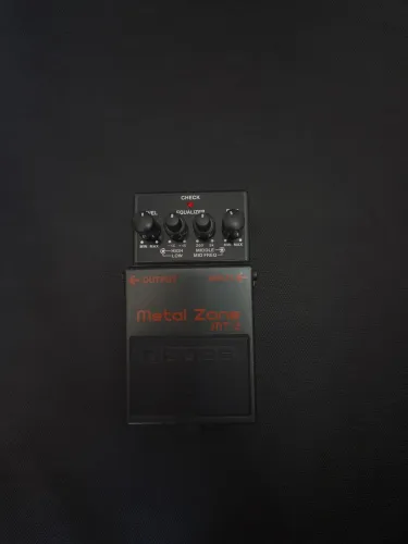 Pedal de efeito Boss Metal Zone MT-2 preto
